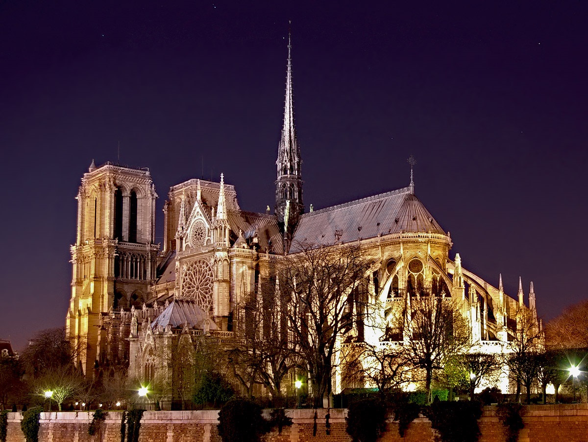 Катедралата Нотер Дам во Париз, Франција – Римокатоличка црква (Позната како „Богородичната црква“. Таа е Готска катедрала. Била градена во периодот од 1160 година до 1345 година)