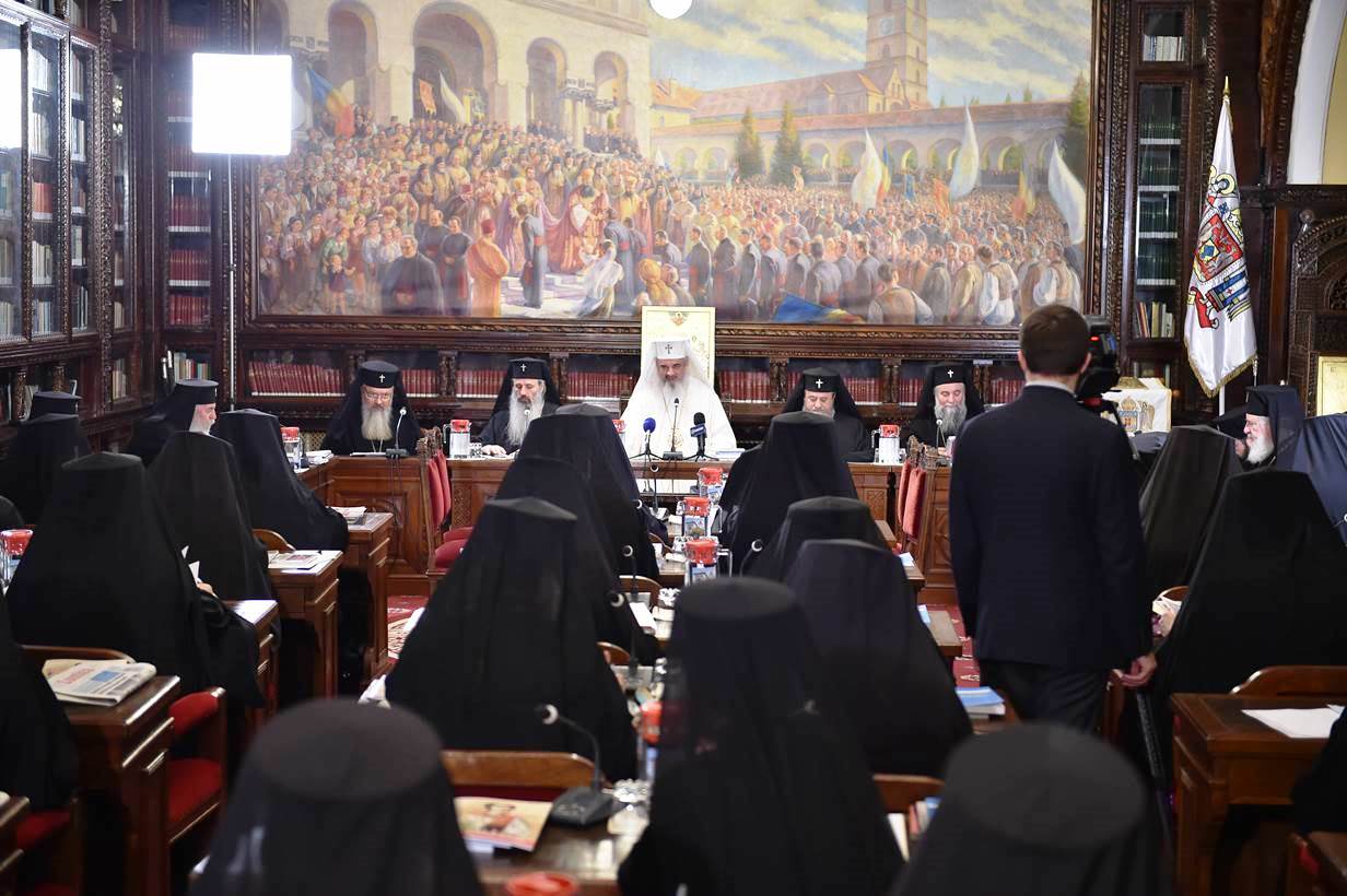 Романската православна црква застана зад уставно дефинирање на бракот како маж и жена