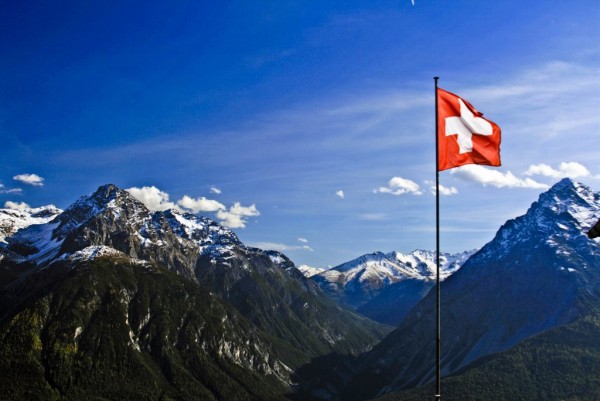 Муслиманите не го сакаат знамето на Швајцарија