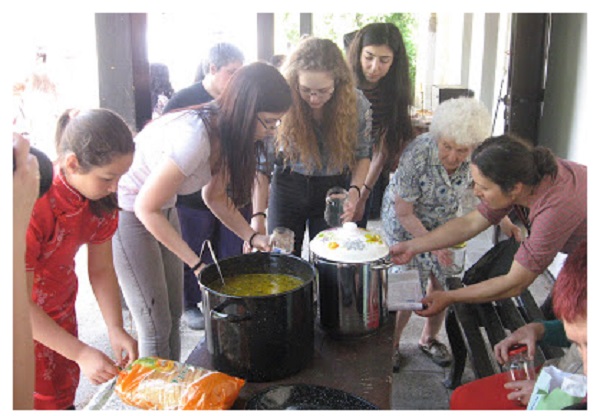 Во Бугарија деца организираа социјални кујни