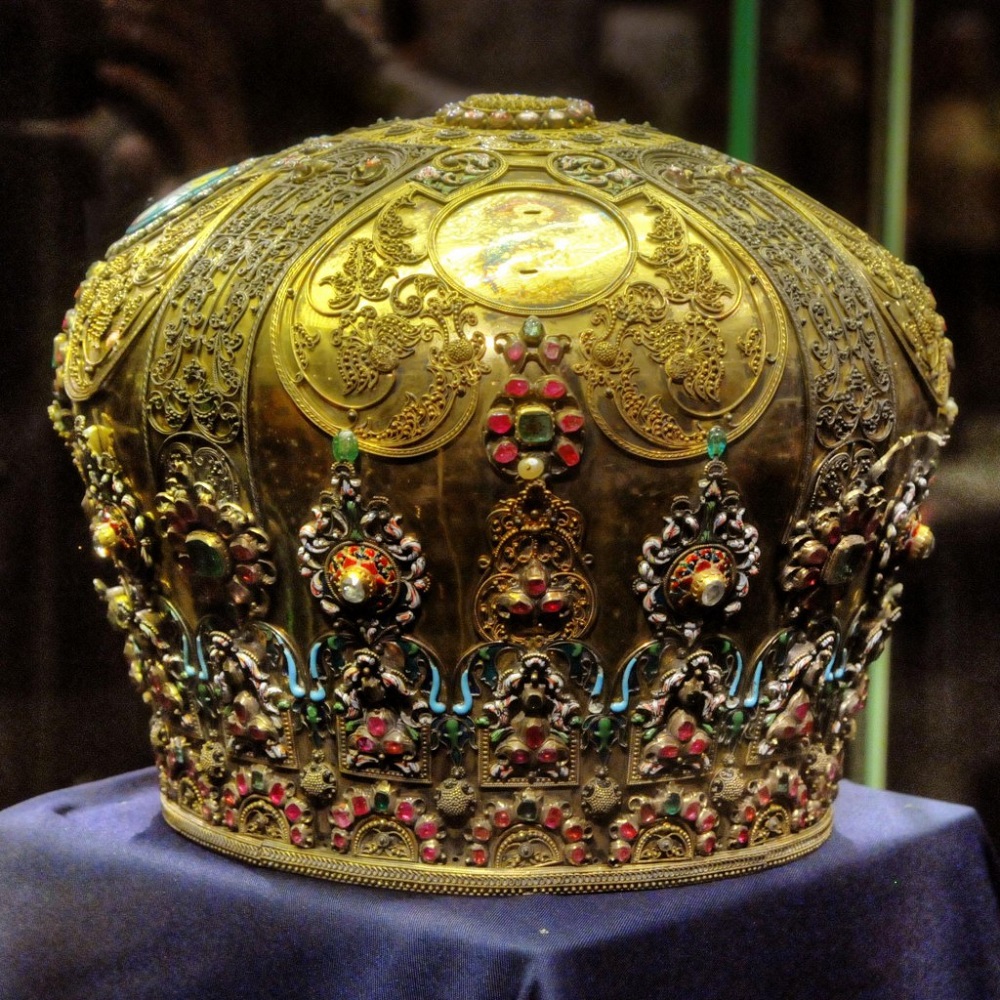 Митрата на Охридските Архиепископи, се наоѓа во музејот во Софија