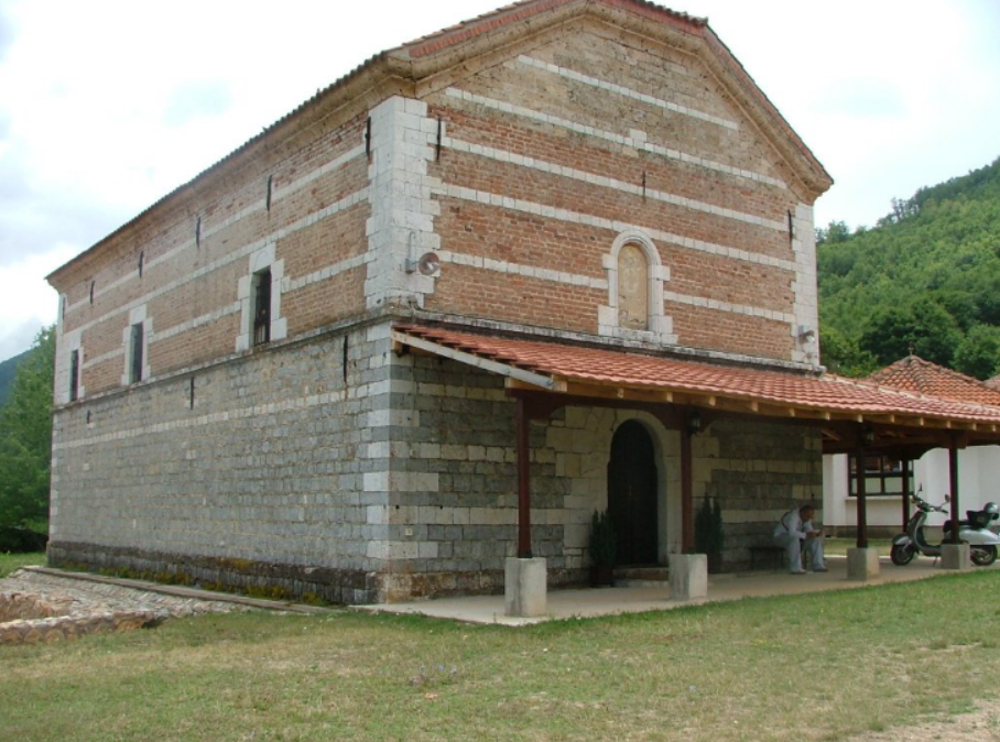 Единствениот храм посветен на Сите Светии се наоѓа во Лешани