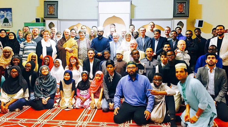 ЛГБТ заедница на Ифтар вечера со муслимани во Ирска