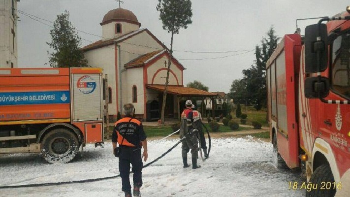 Турската единица за спасување со специјални шампони ја чистеше црквата во Стајковци (ФОТО)