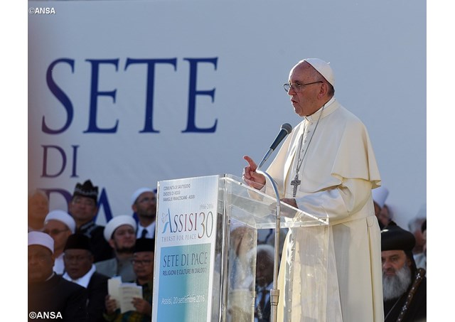 Папата Франциск: Новинарството базирано на лаги е тероризам