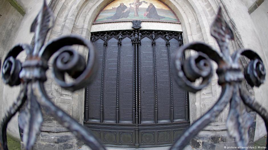 Тезите на Мартин Лутер на вратата на црквата во Витенберг