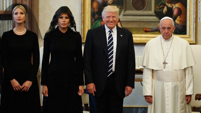 Подарокот што папата му го подари на Трамп носи јасна порака