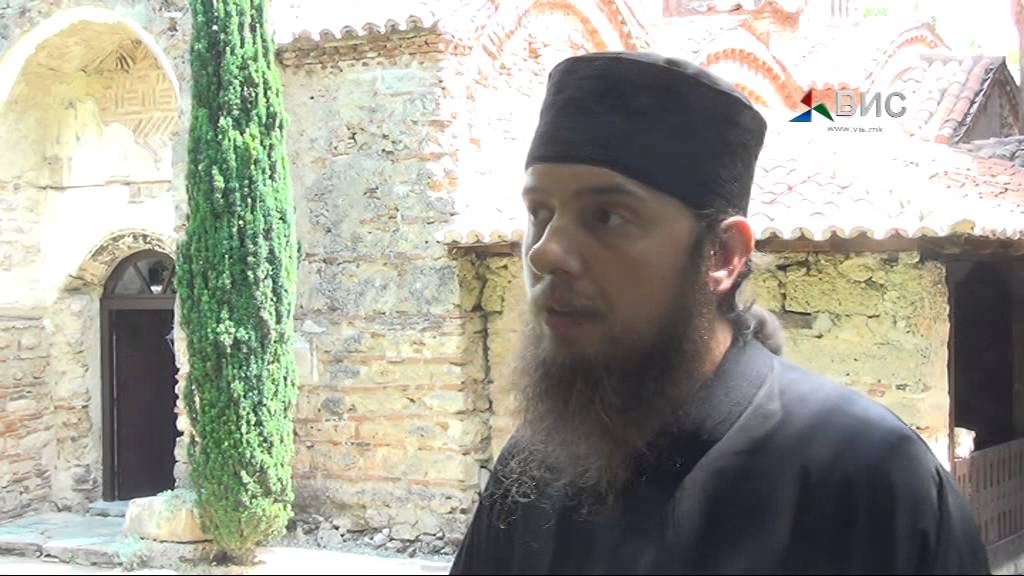 Отец Јаков: бадникови гранчиња е исклучиво српски обичај, кој не го негува ниту една од Православните Цркви