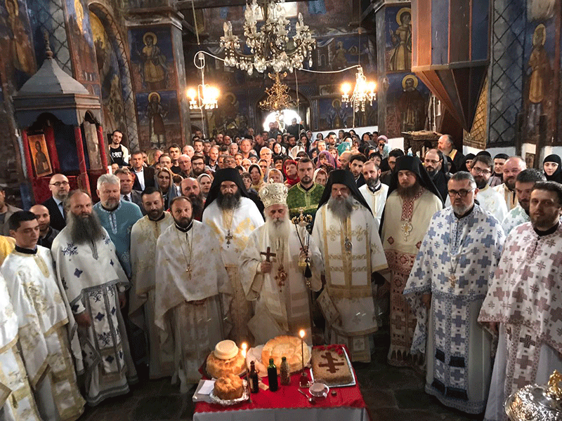 Мироточеа моштите на Светиот Кипријан Слепченски