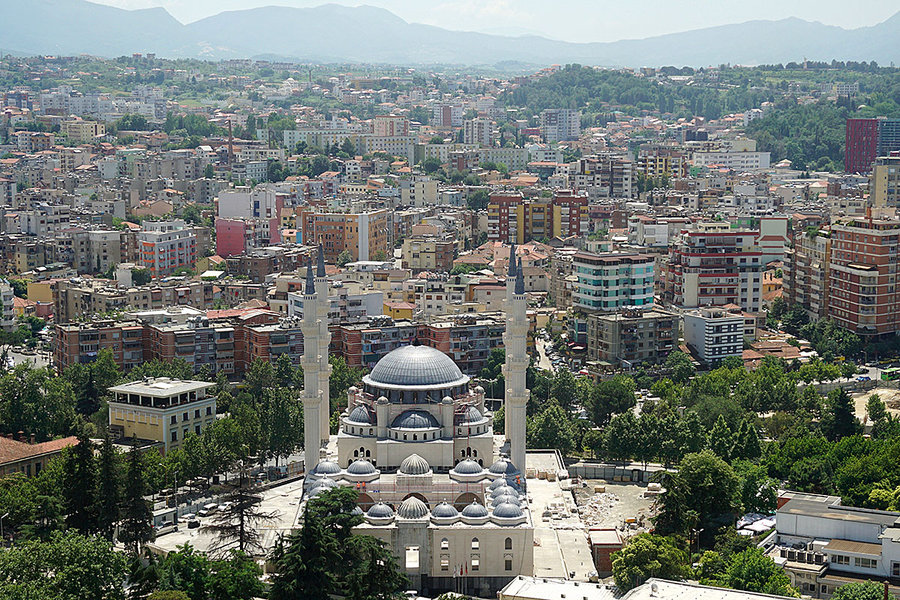 Во Албанија, Исламската заедница не исклучува и привремено затворање и на џамиите