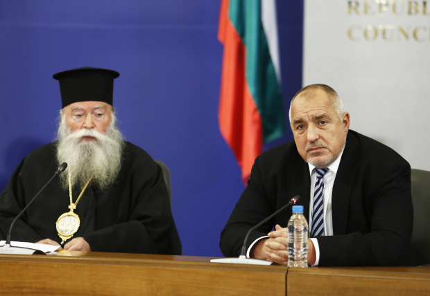 Борисов: Црквите во Бугарија за Цветници и Велигден ќе бидат отворени, луѓето се со ослабнат дух