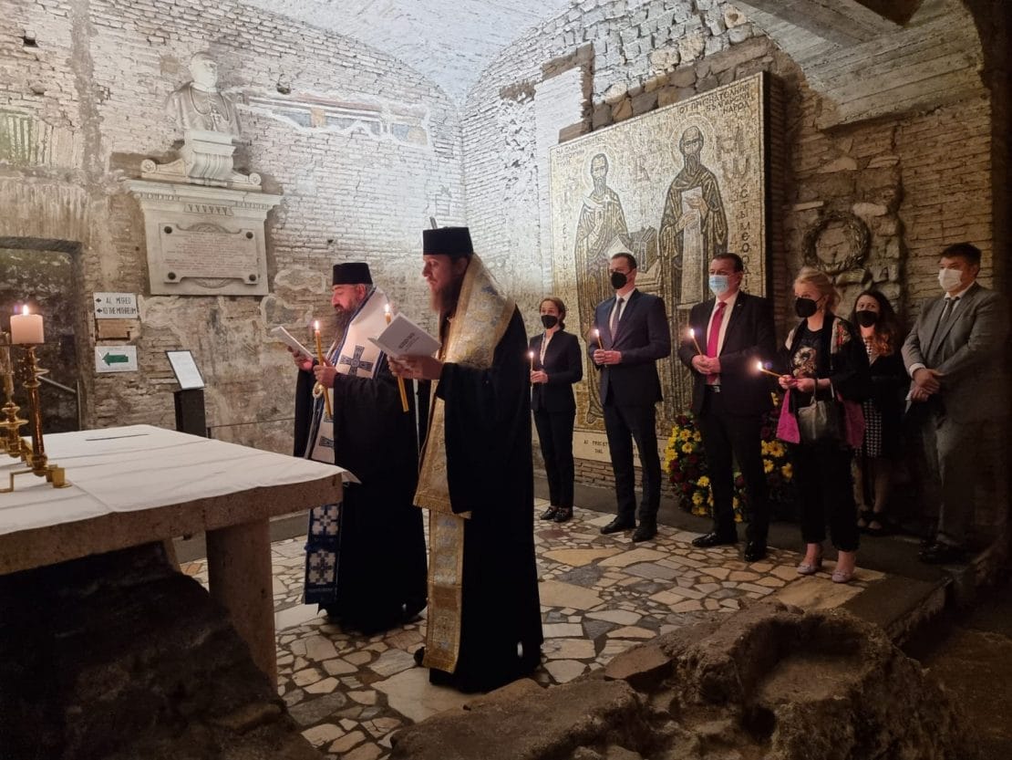 Владиката Пимен отслужи молебен на гробот на Свети Кирил