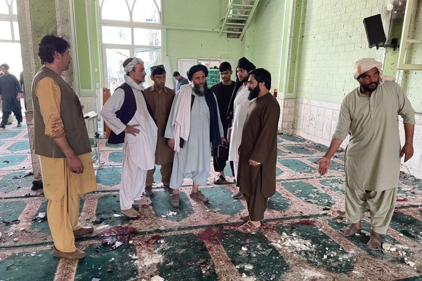 Џихадисти од ИД ја презедоа одговорноста за нападот врз џамијата во Кандахар