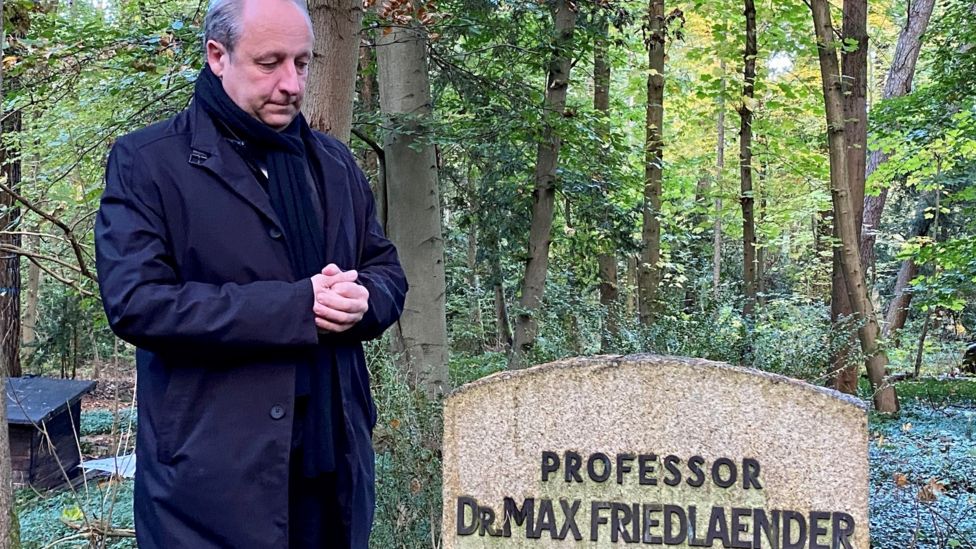 Неонацист погребан во поранешен гроб на еврејски професор во Германија, Протестантската црква го осуди чинот