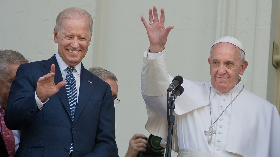 Бајден се сретна со папата во текот на жестоката дебата за абортусот во САД