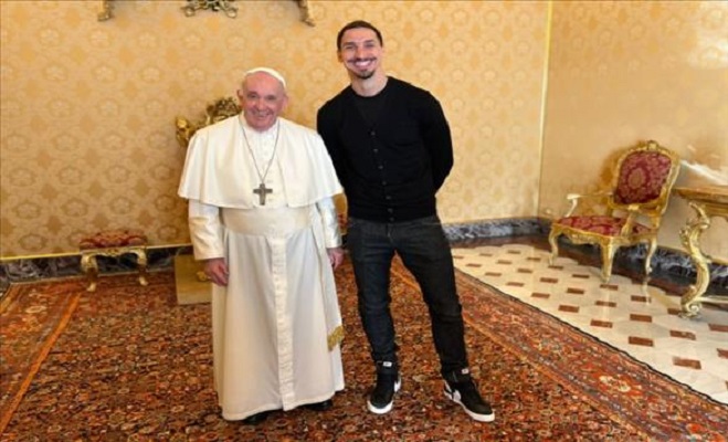 Папата Франциск и Ибрахимовиќ разменија книги