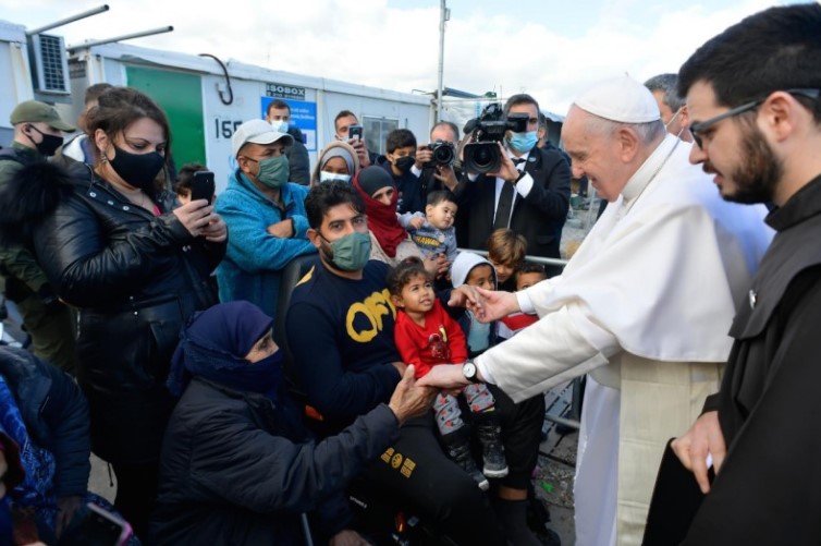 Папата Франциск во посета и на прифатниот центар за бегалци и мигранти на Лезбос