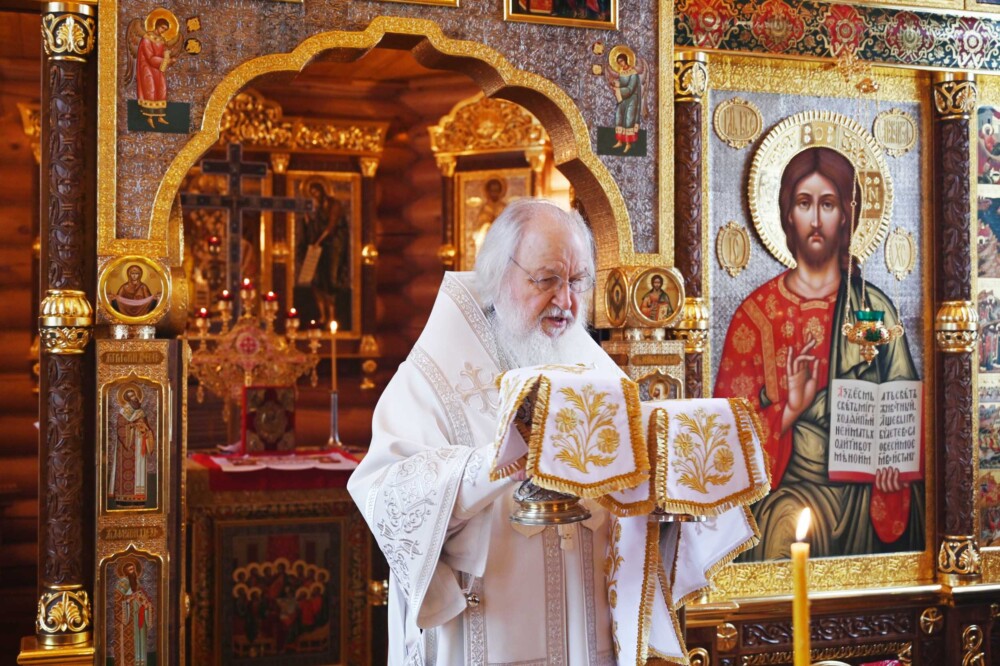 Рускиот патријарх го исцрта патот на расколот – или со него или против него