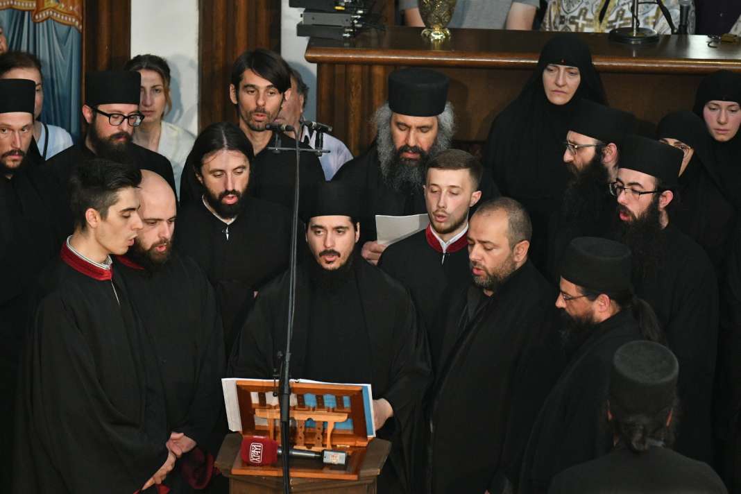 Византиска музика на Бигорскиот хор го направи величенствено сослужувањето меѓу МПЦ-ОА и СПЦ