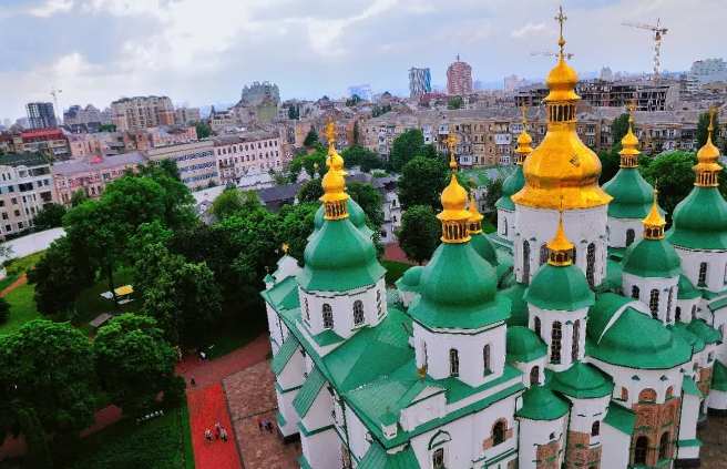 Како украинскиот конфликт ги менува односите меѓу црквите