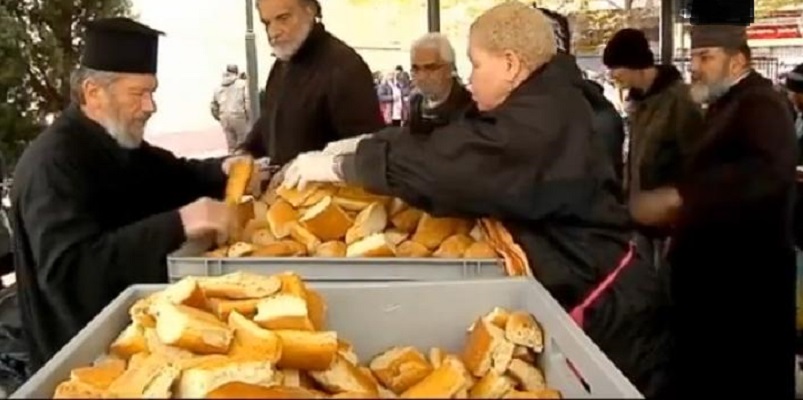 Грчката црква секојдневно храни околу 10.000 сиромашни во Атина