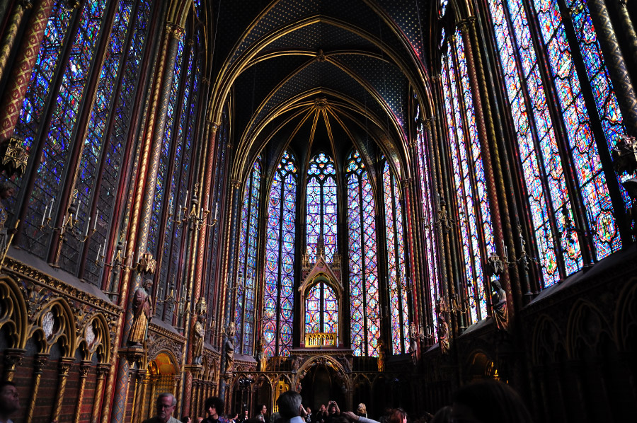 Светата Капела – Париз, Фрација – Римокатоличка Црква ( Изградена е во 1232 во времето на Луј XVI)