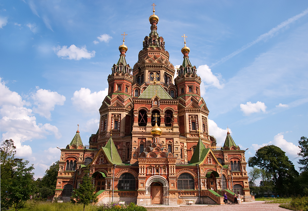 Црквата Свети Петар и Павле, Санк Петербург – Руска Православна Црква (Изградена е во 1712, а довршена 1733 година)