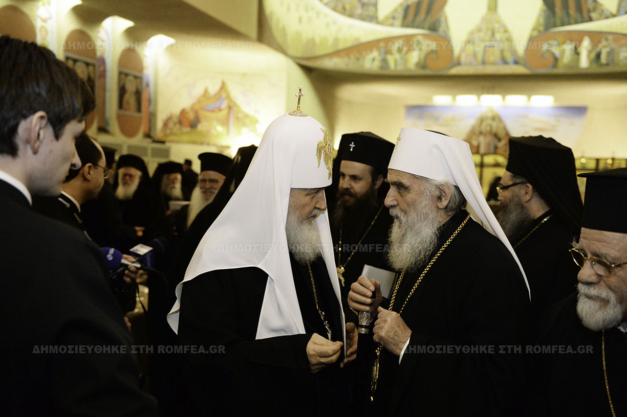 СПЦ во изборот меѓу Руската црква и Вселенската патријаршија сака да седи на две столици