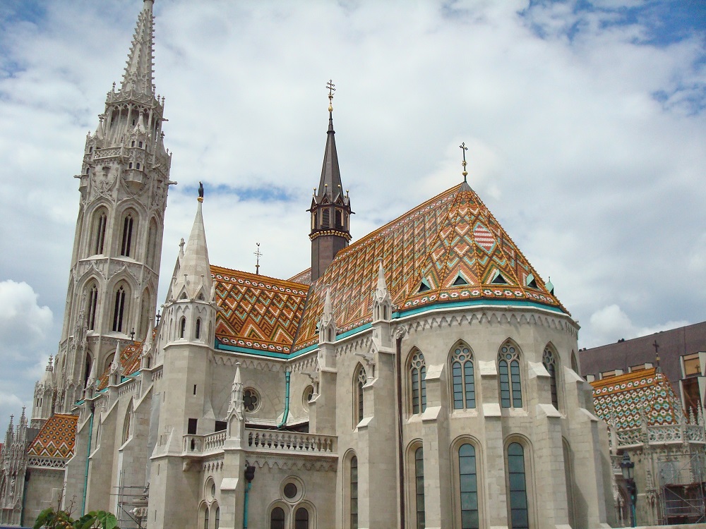 Црквата Свети Матијаш – Будимпешта, Унгарија – Римокатоличка црква ( Изградена е во 1015 година. )