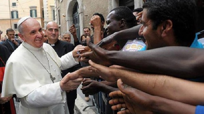 Папата ги повика бегалците на литургија