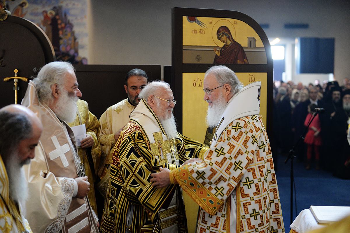 Рускиот патријарх прекина да го споменува Вселенскиот патријарх во литургиите