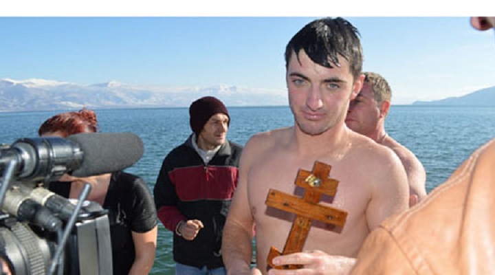 Светиот крст во Преспа го фати Дарко Барандовски