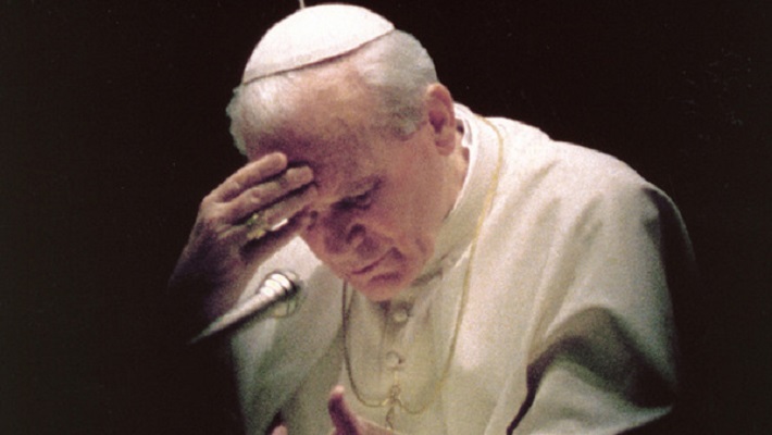 Поранешниот папа Јован Павле Втори бил „вљубен“  во мажена жена