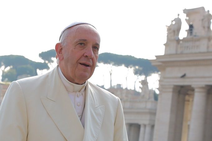 АНКЕТА: Папата Франциск најпозитивна личност во светот