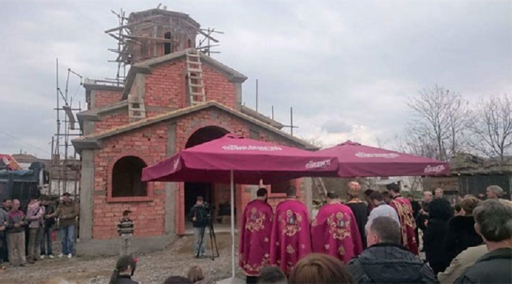 Осветен крстот на новата црква во Трстеник