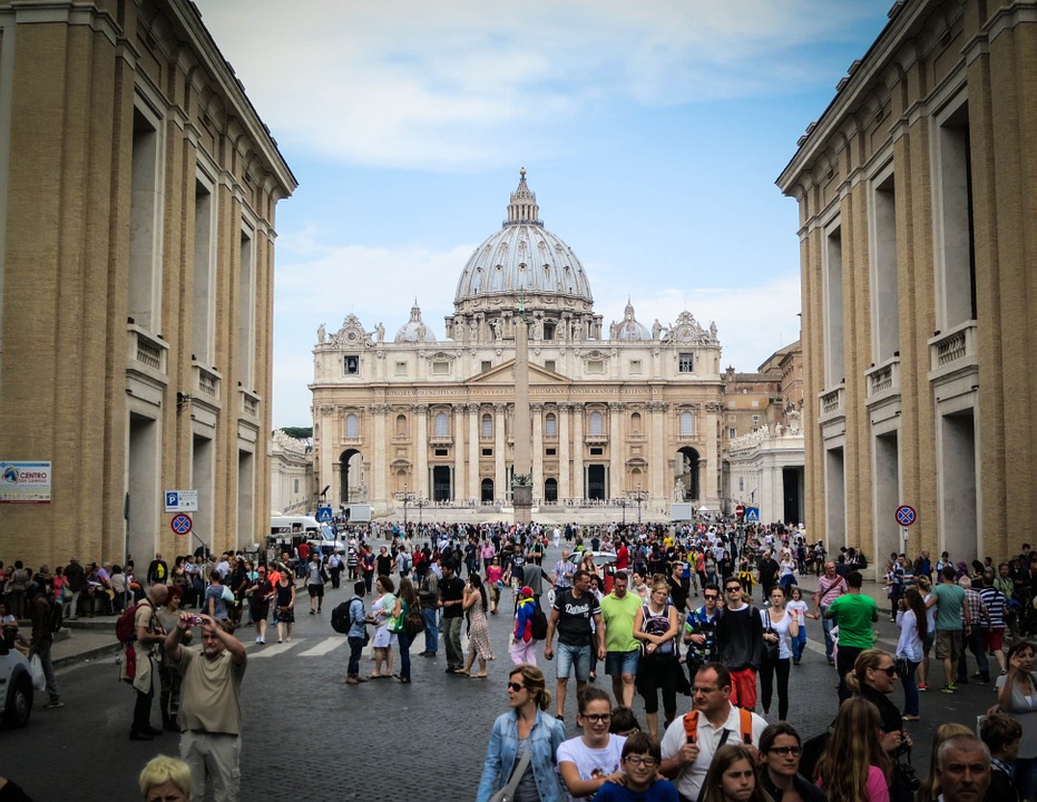 Ватикан организираше погреб на бездомник