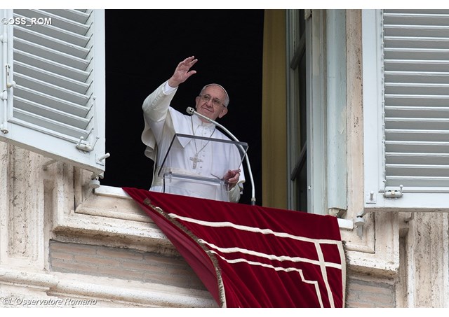 Папата Франциск донираше 50.000 евра за поплавените во Скопско