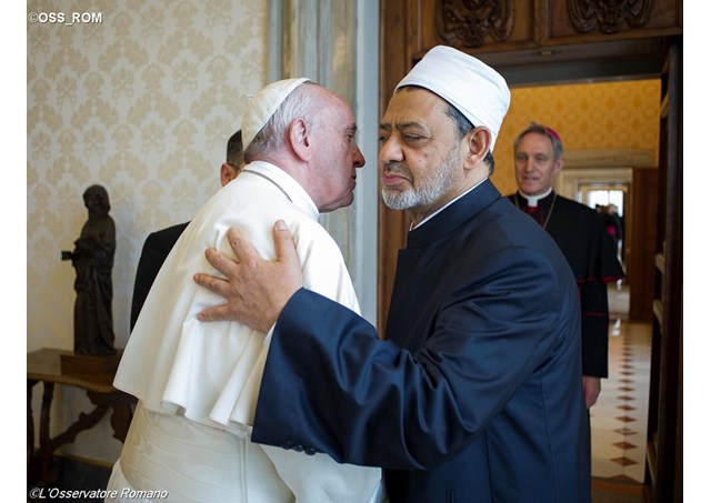 Историска средба на папата со големиот имам на Ал Азхар