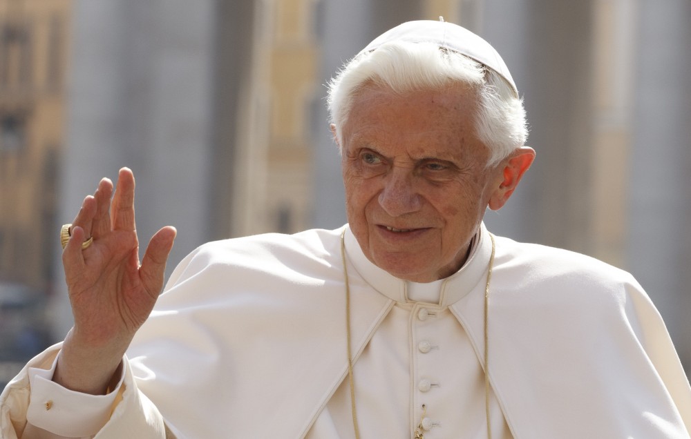Бенедикт XVI: Геј лобито во Ватикан е реалност