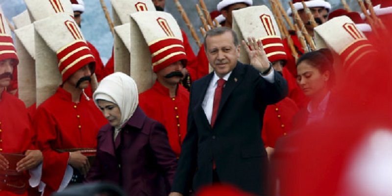 Танцот на Ердоган со радикализмот: Дали Турција лизга кон екстремниот ислам?
