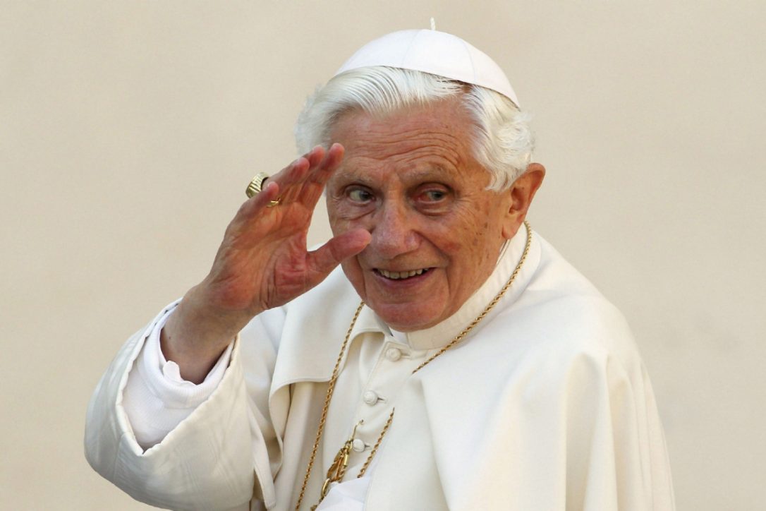 Поранешниот папа Бенедикт XVI ја обвини револуцијата во 60-те за сексуалните злоупотреби