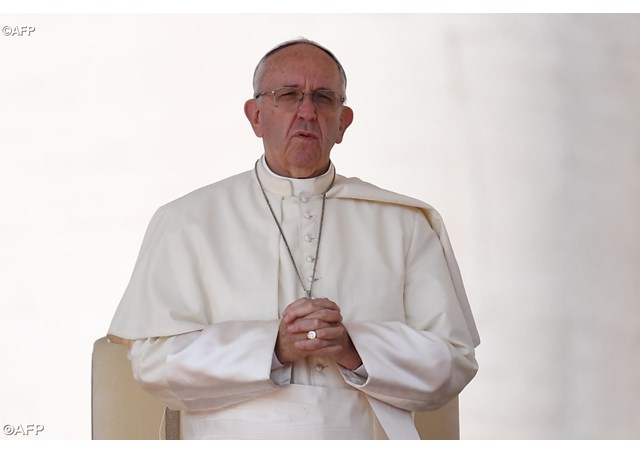 Папата тажен поради бракот меѓу две монахињи