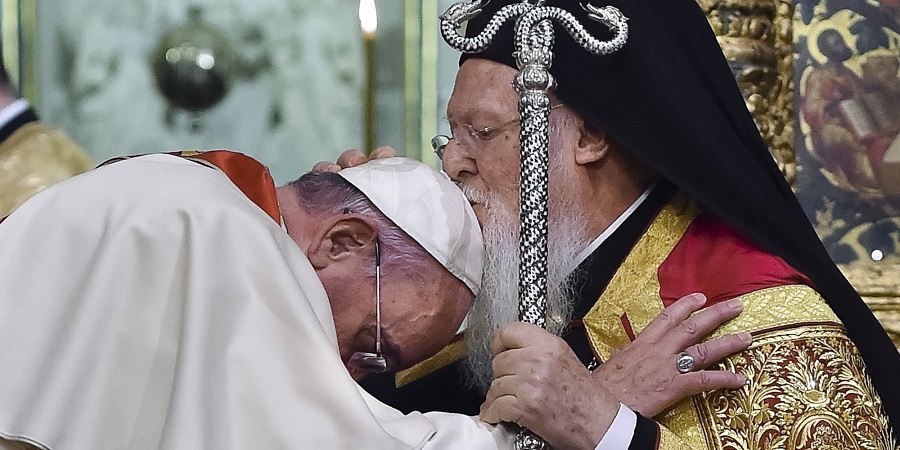 Франциск и Бенедикт XVI не штедат пофални зборови за Патријархот Вартоломеј