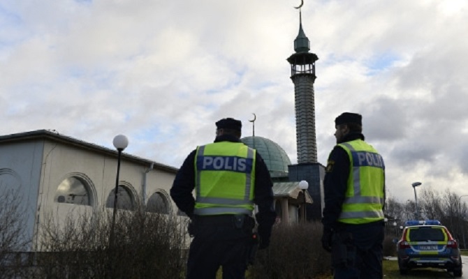 Неонацисти осквернавија џамија во Шведска