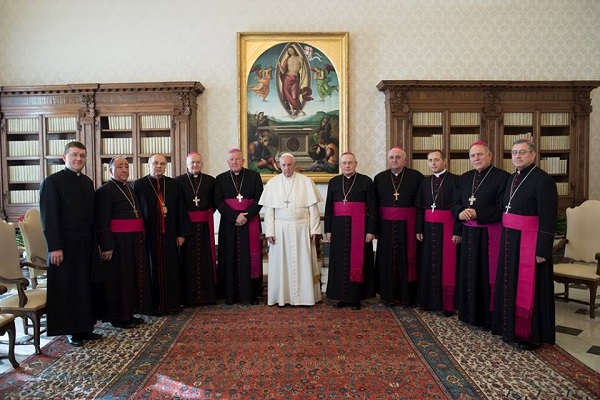 Папата се сретна со бискупите на Македонија, Србија, Црна Гора и Косово