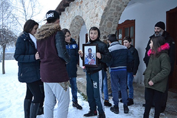 Децата од селото Водоча го празнуваат споменот на Свети Василиј Велики