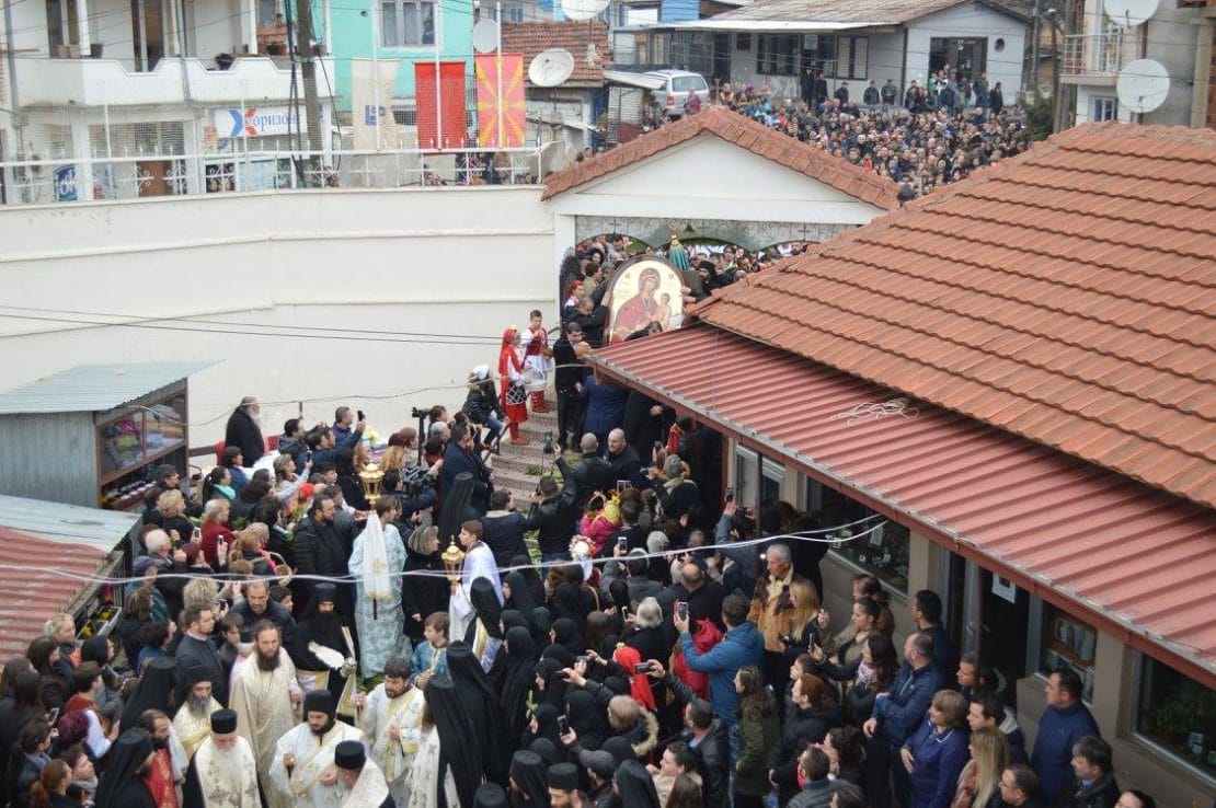 Илјадници луѓе ја пречекаа иконата од Света Гора со најмасовната струмичка литија