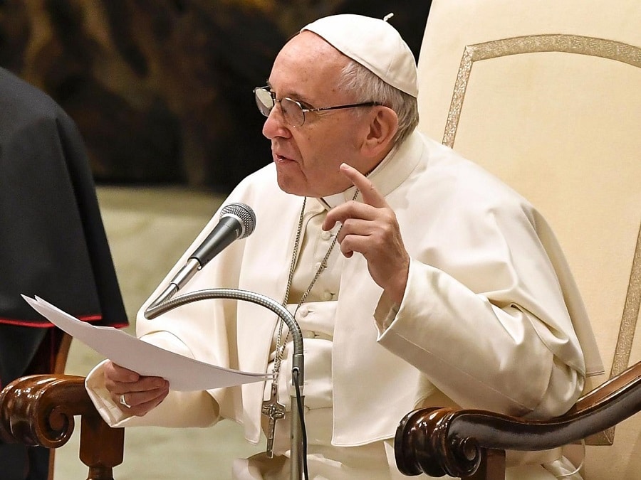 Папата Франциск ги спореди бегалските центри со концентрациони логори