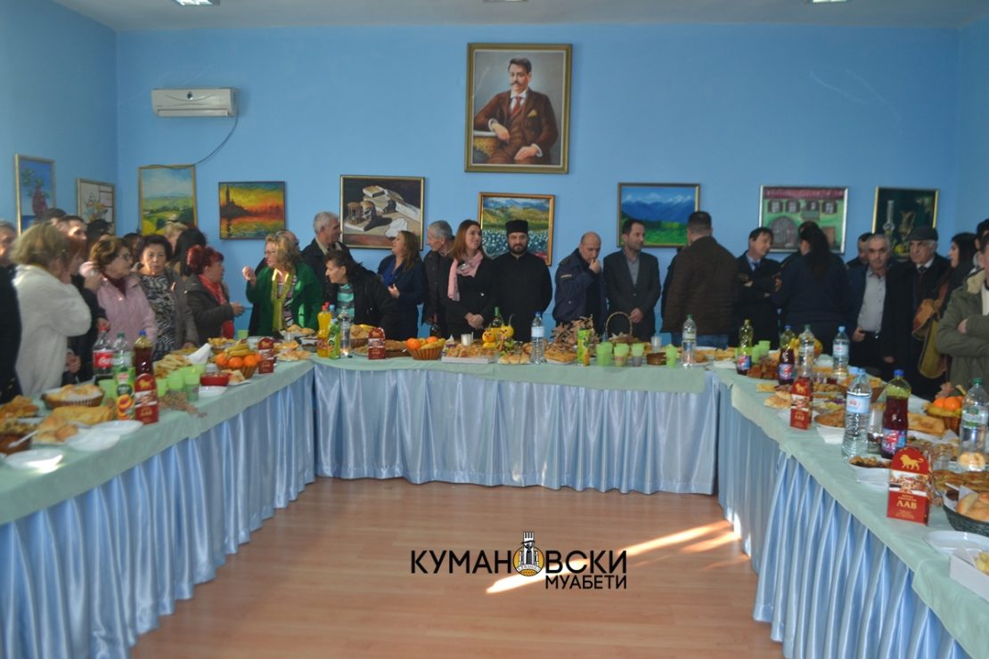 Ученици во Куманово од различни етнички заедници го одбележаа Бадник