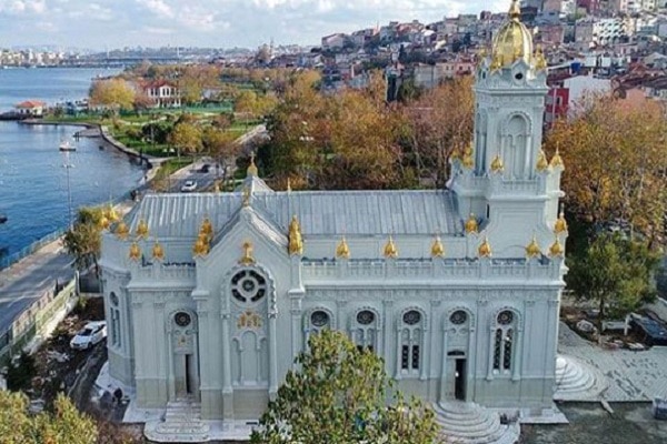 Иванов ја посети железната црква во Истанбул